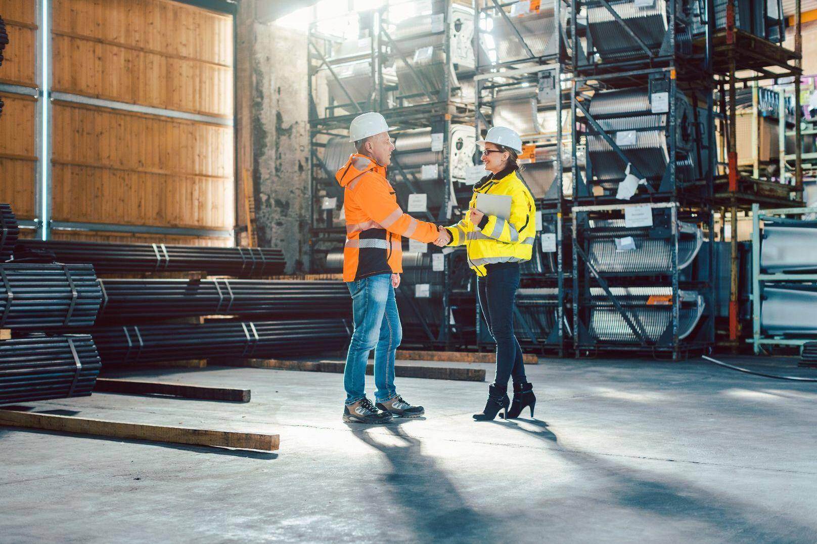 Foreman-Manager-Shaking-Hands-in-chicago